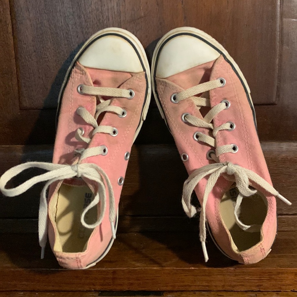 Pink Converse All-Stars girls’ size 2